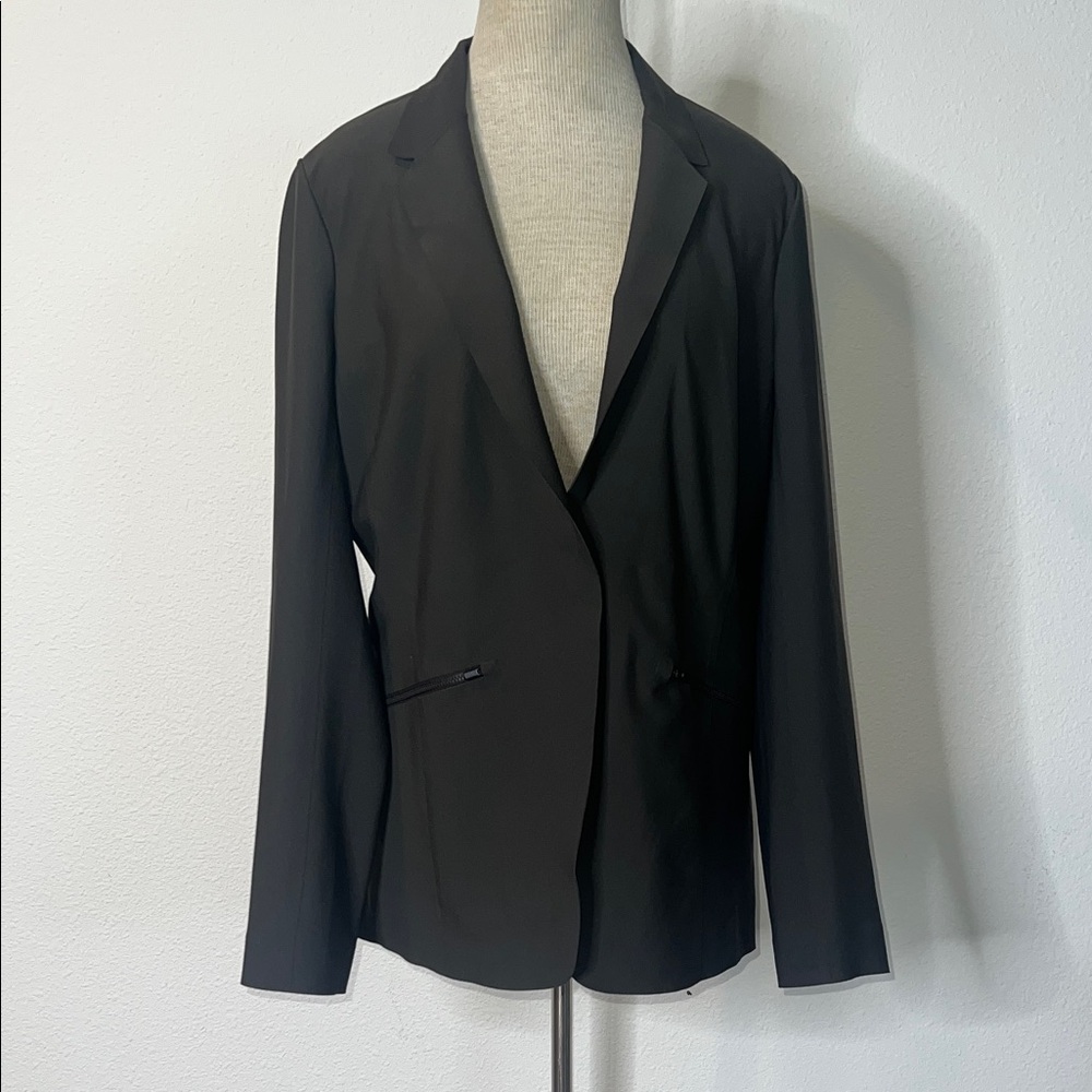Athleta Snap Closure Packable Stretch Blazer - image 1